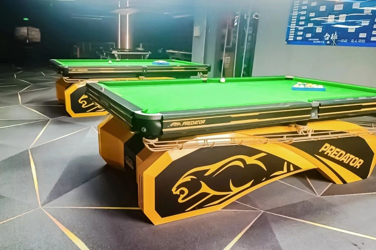 【有远见 选璟点】听说，高端球房必有合金豹？！吉林白山临江来捌台球俱乐部试营业引发“万人空巷”！